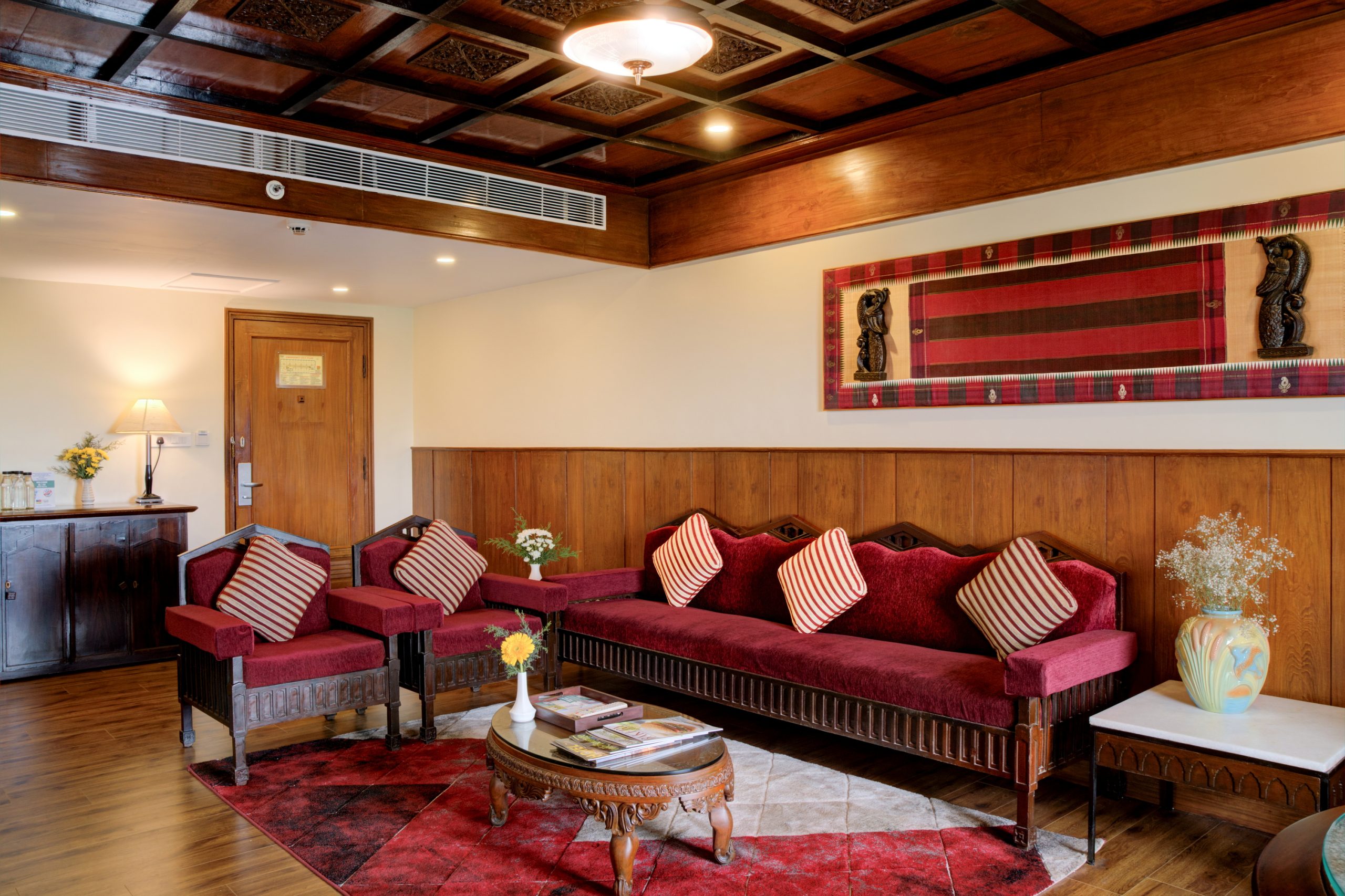 The Presidential Suite Room_Living area_03