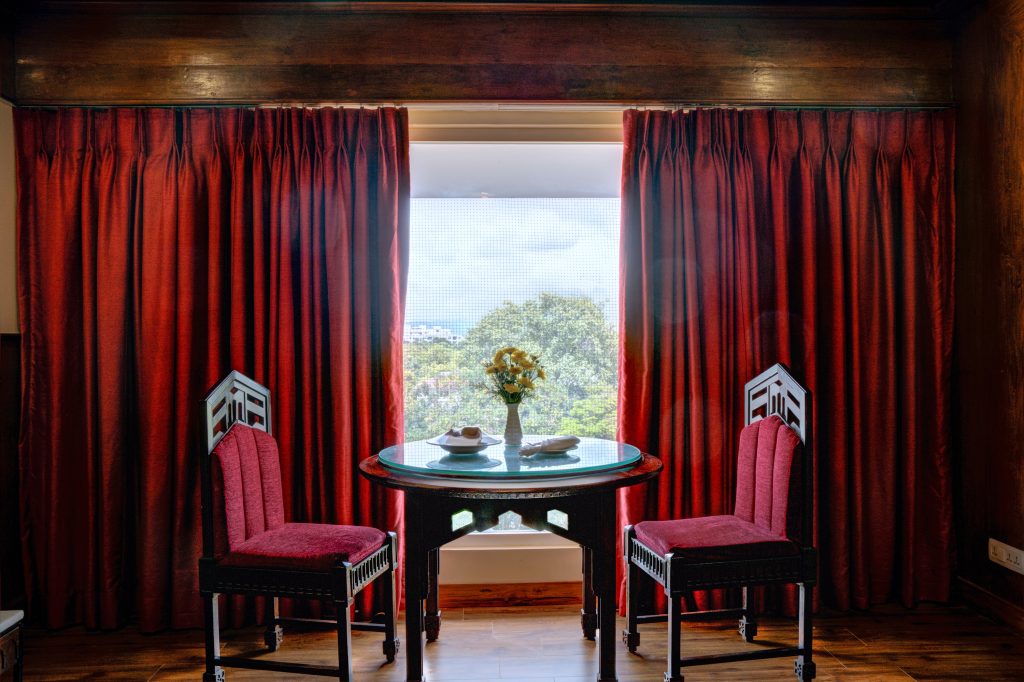 The Presidential Suite Room_Living area_04