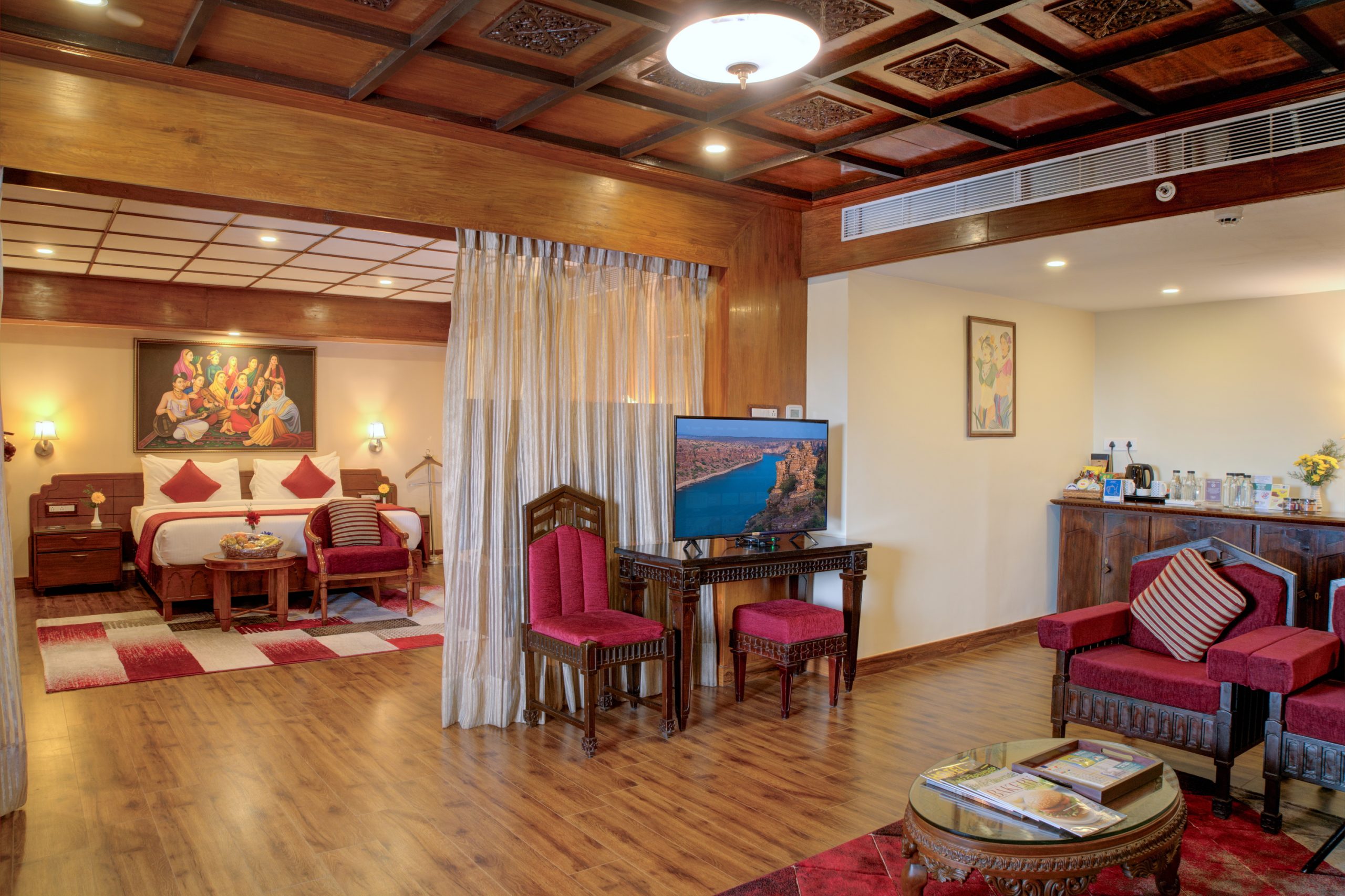 The Presidential Suite Room_Living area_05